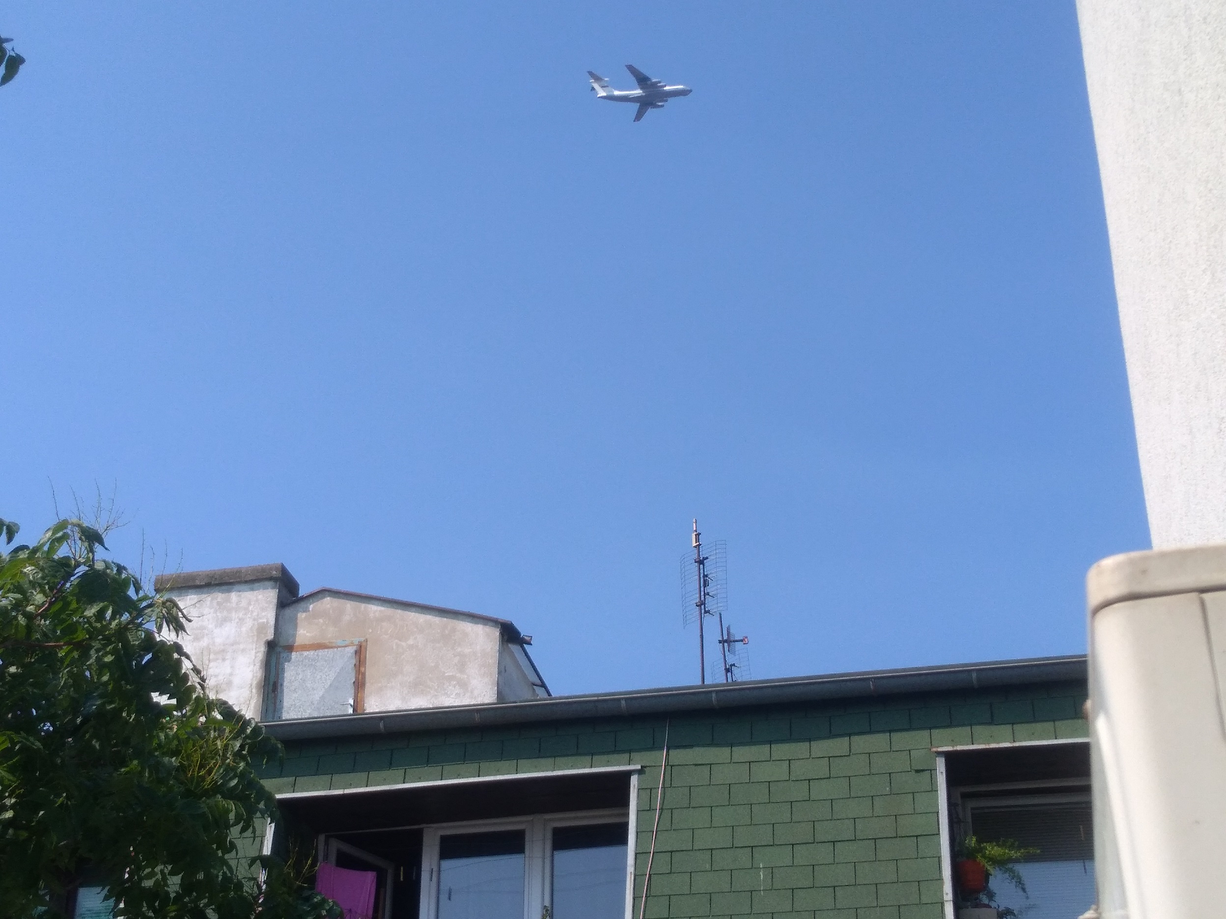 ВОЈНА ВЕЖБА „СЛОВЕНСКО БРАТСТВО 2019“: Руски војни авиони у ниском лету изнад Пожаревца 